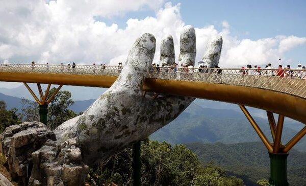 Jembatan Emas di Vietnam Ini Terus Tuai Pujian
