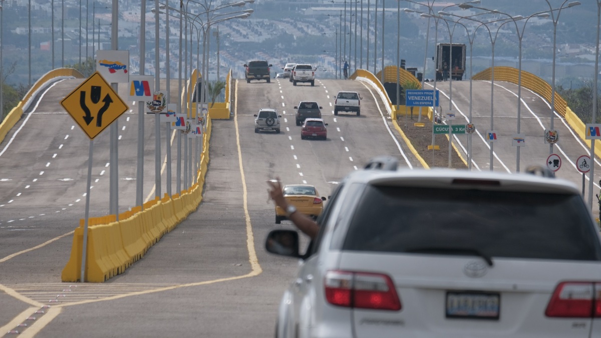 Las Tienditas Bridge