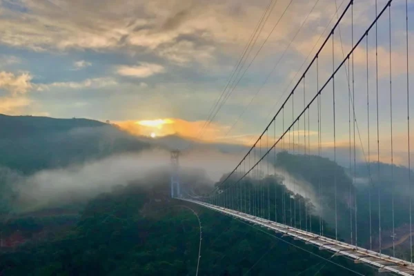 Jembatan Bach Long: Jembatan kaca terpanjang di dunia